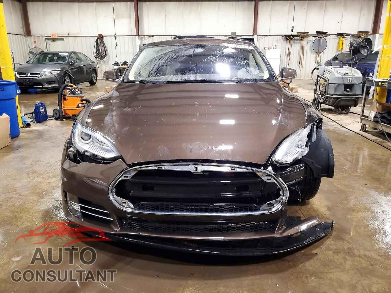 TESLA MODEL S 2013 - 5YJSA1CG2DFP05071