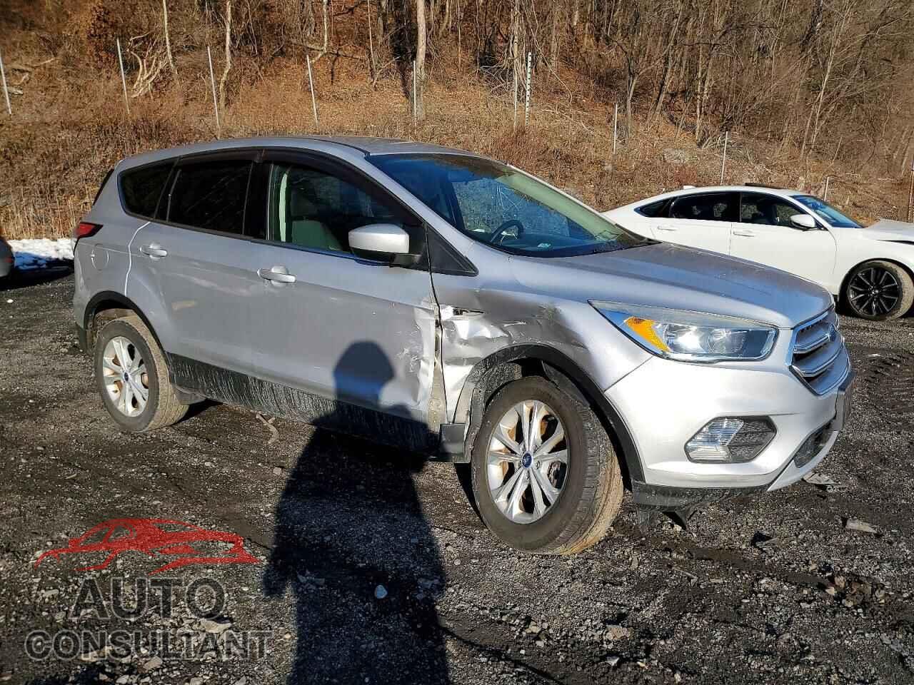 FORD ESCAPE 2017 - 1FMCU9GD4HUE62284