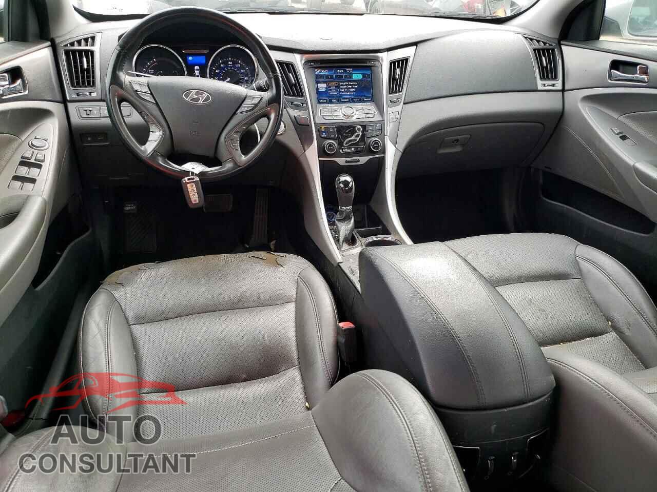 HYUNDAI SONATA 2013 - KMHEC4A43DA097342
