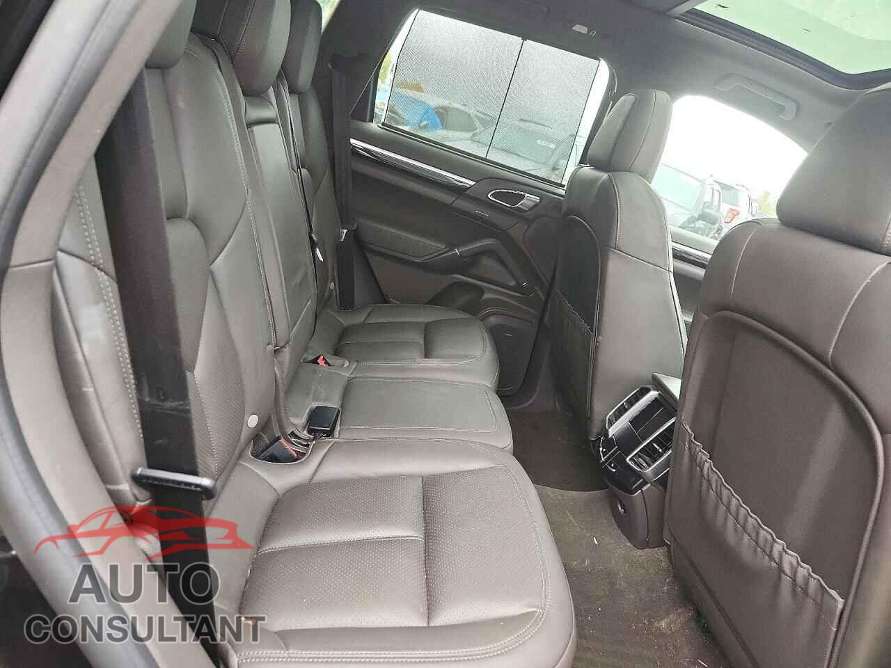 PORSCHE CAYENNE 2017 - WP1AA2A23HKA86612
