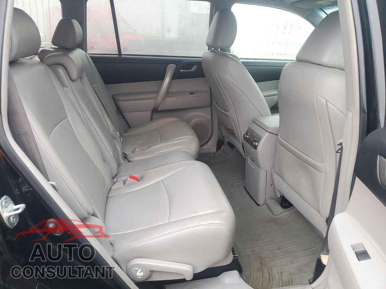 TOYOTA HIGHLANDER 2013 - 5TDBK3EH8DS206169