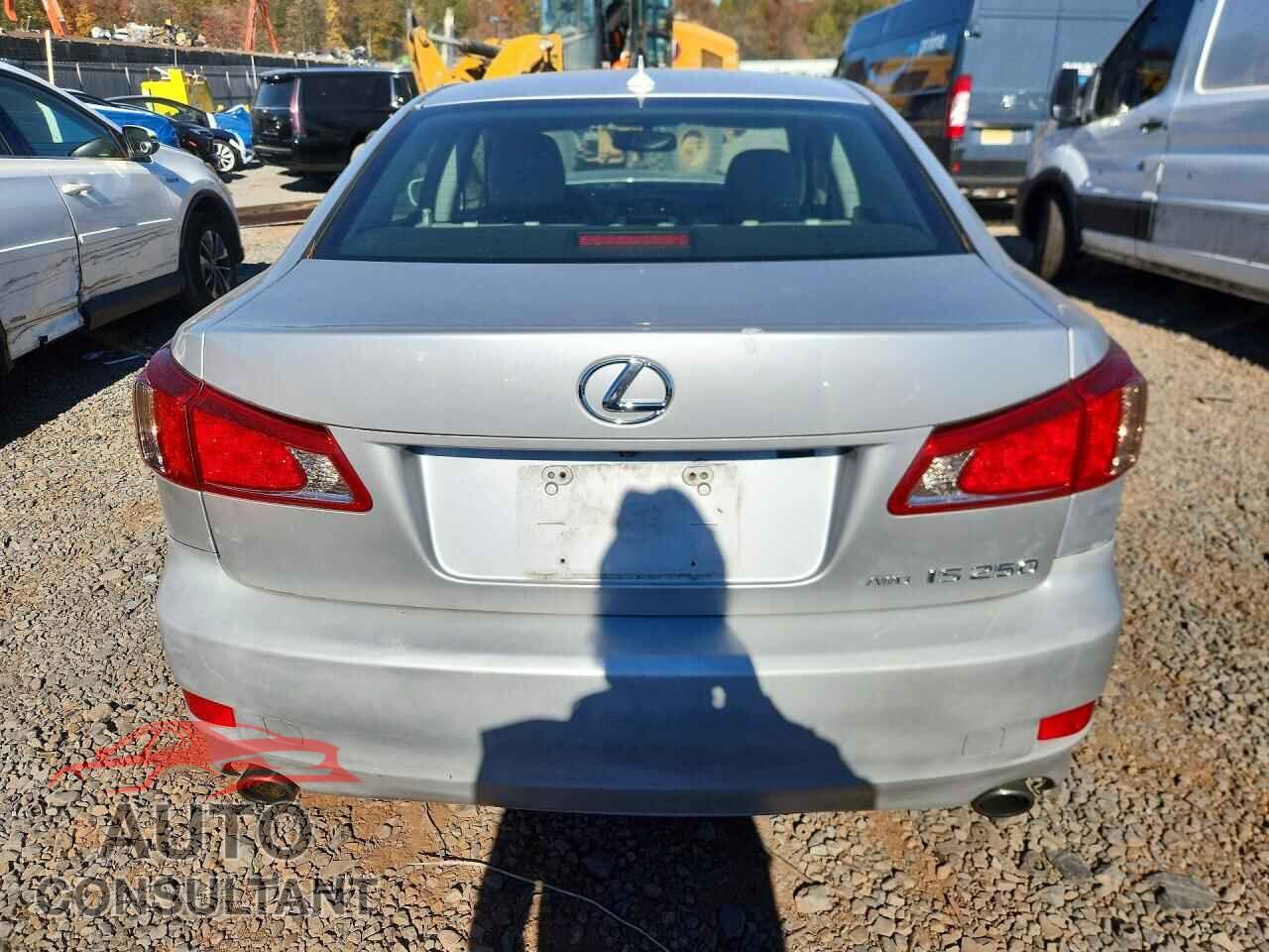 LEXUS IS 2011 - JTHCF5C22B5051459