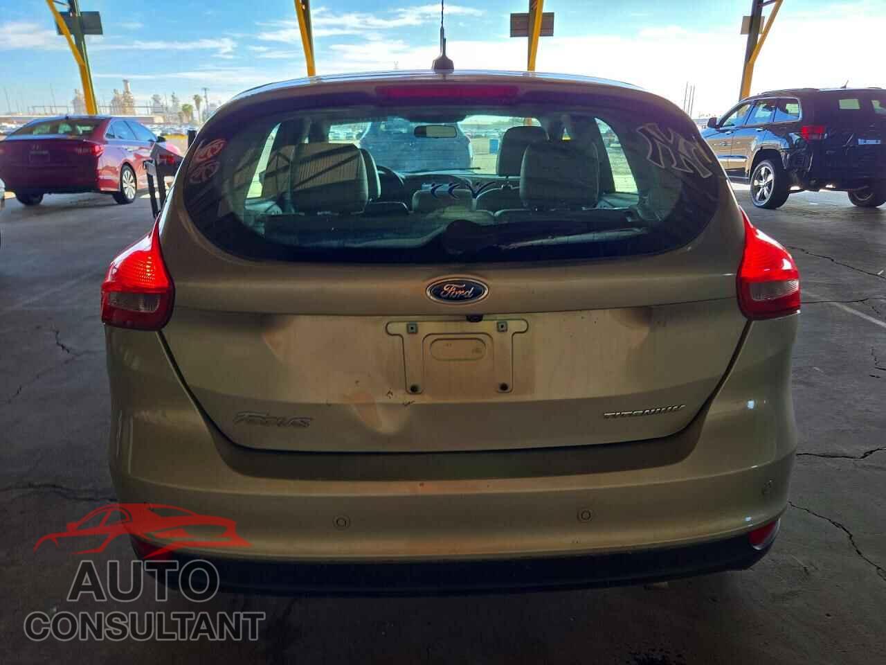FORD FOCUS 2016 - 1FADP3N26GL307826