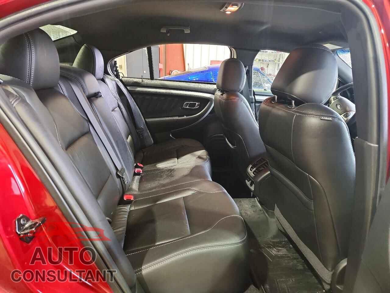 FORD TAURUS 2018 - 1FAHP2E86JG107075