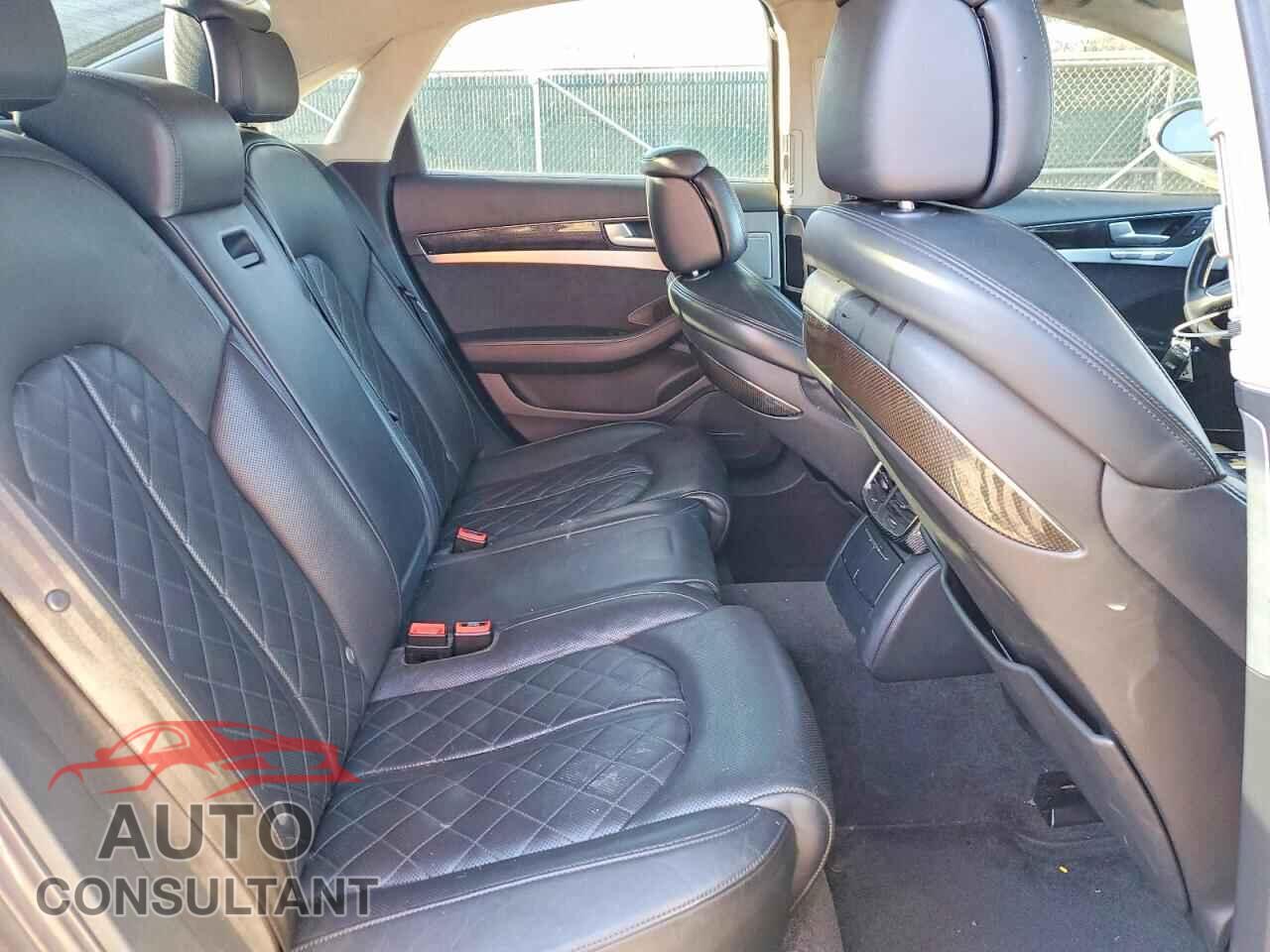 AUDI S8 2013 - WAUD2AFD6DN025731