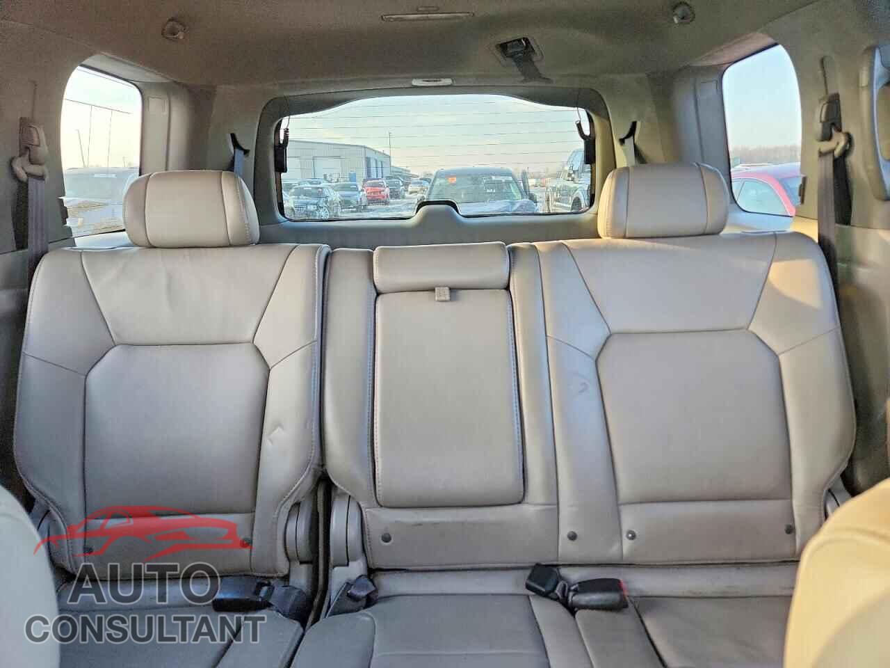 HONDA PILOT 2011 - 5FNYF4H5XBB034685