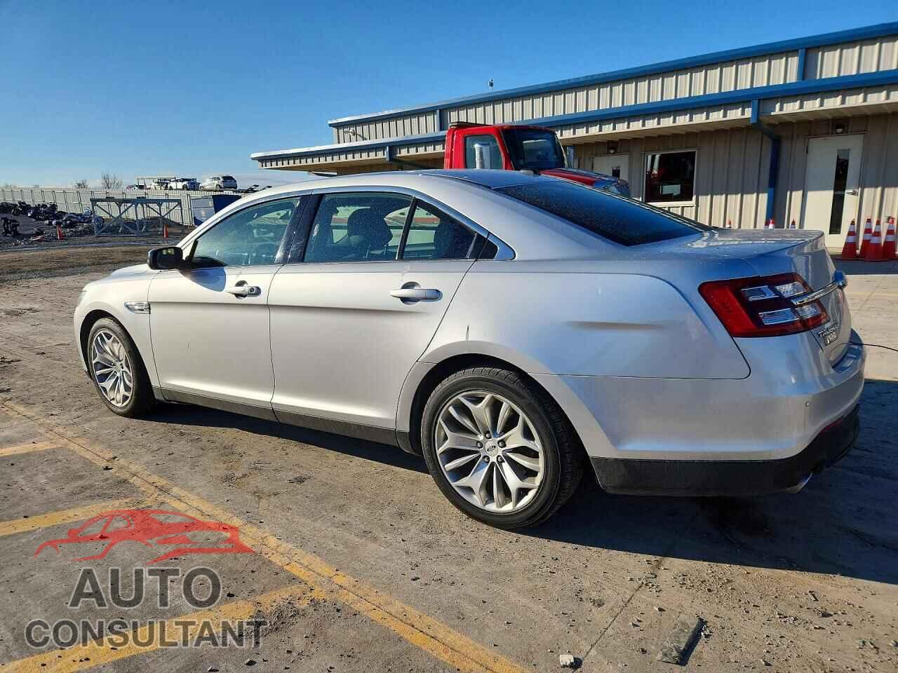 FORD TAURUS 2018 - 1FAHP2F83JG116069
