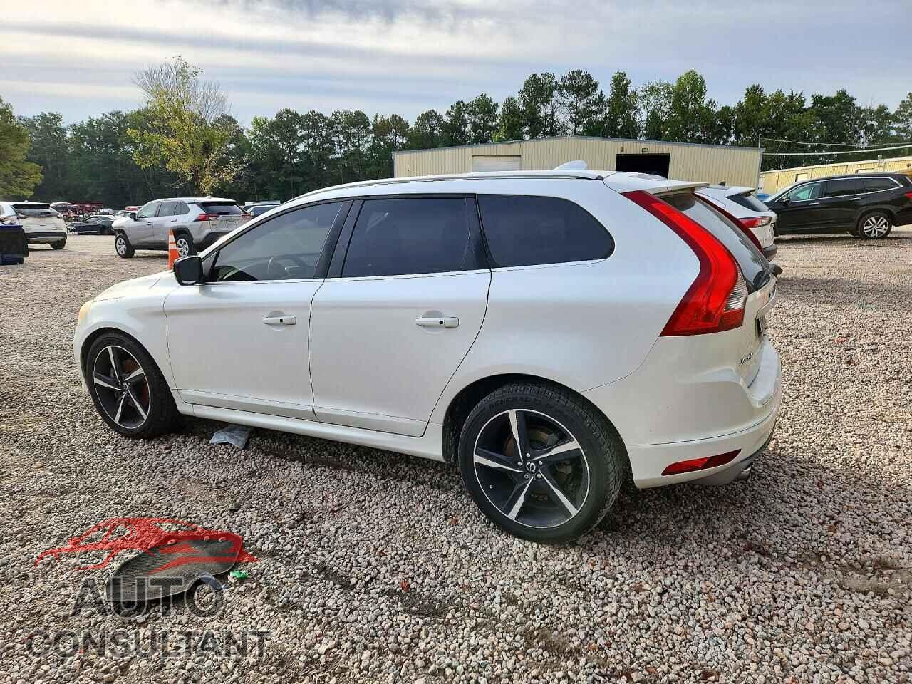 VOLVO XC60 2015 - YV4902RF0F2560928