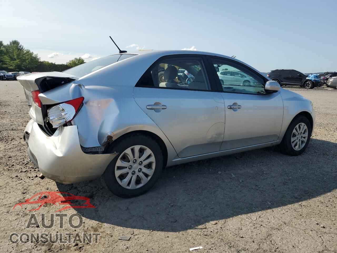 KIA FORTE 2010 - KNAFT4A23A5807932