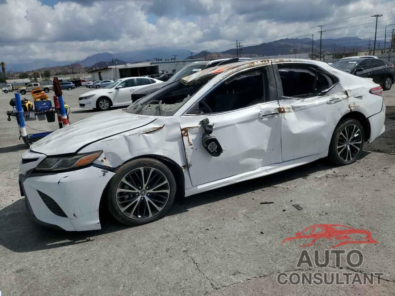 TOYOTA CAMRY 2018 - 4T1B11HK9JU586320