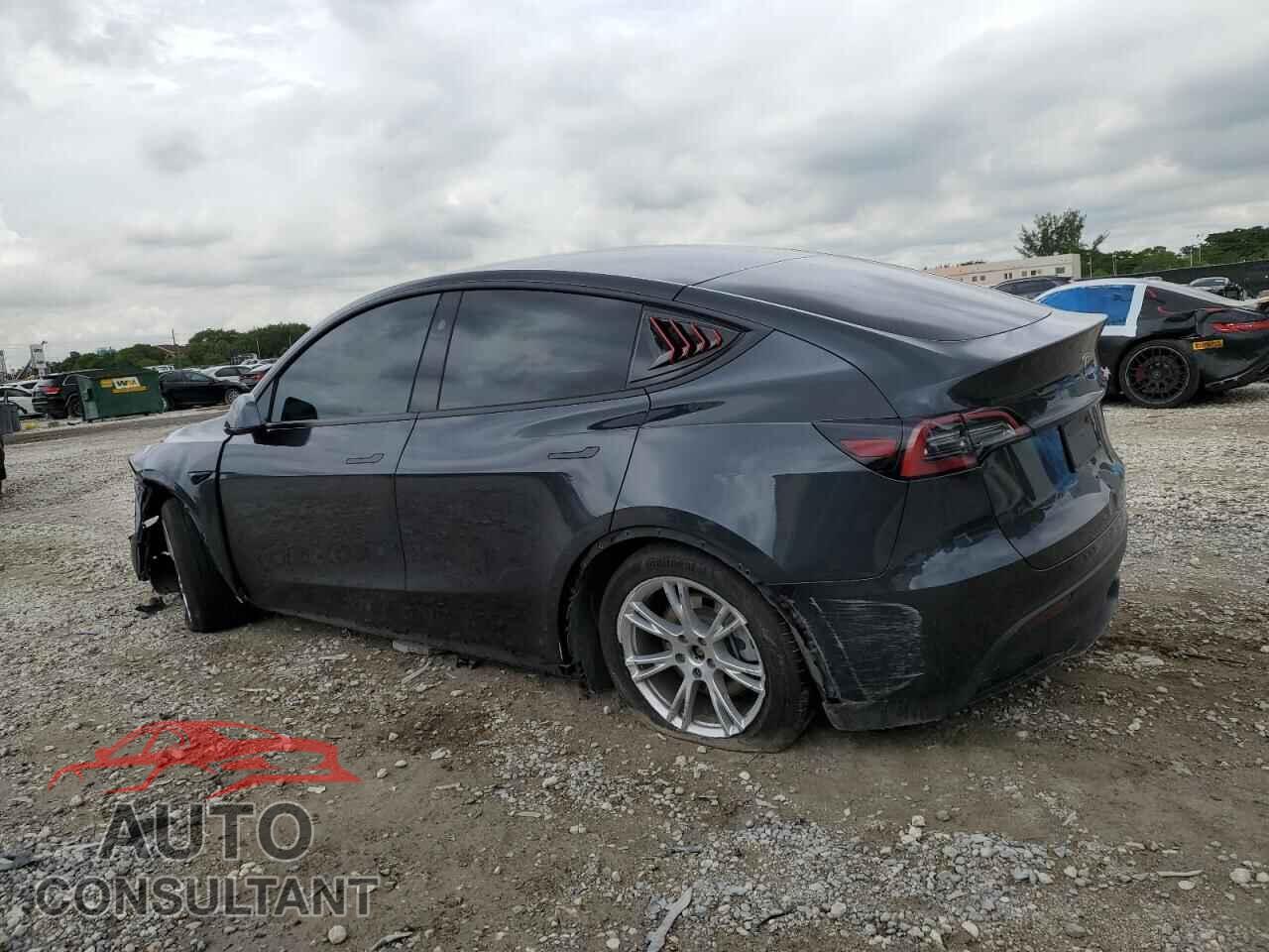 TESLA MODEL Y 2024 - 7SAYGDED6RF018828