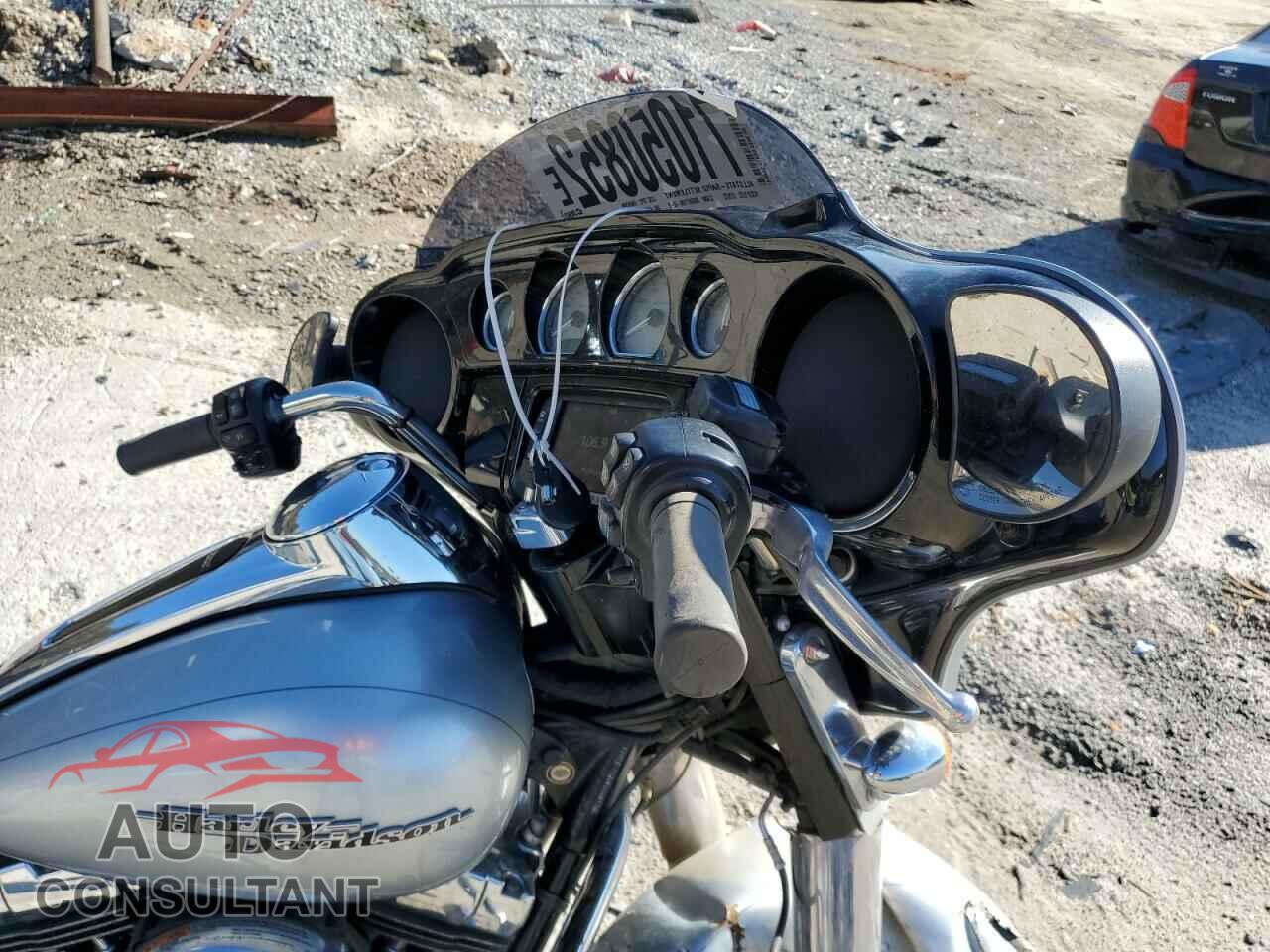 HARLEY-DAVIDSON FL 2015 - 1HD1KRM1XFB642971