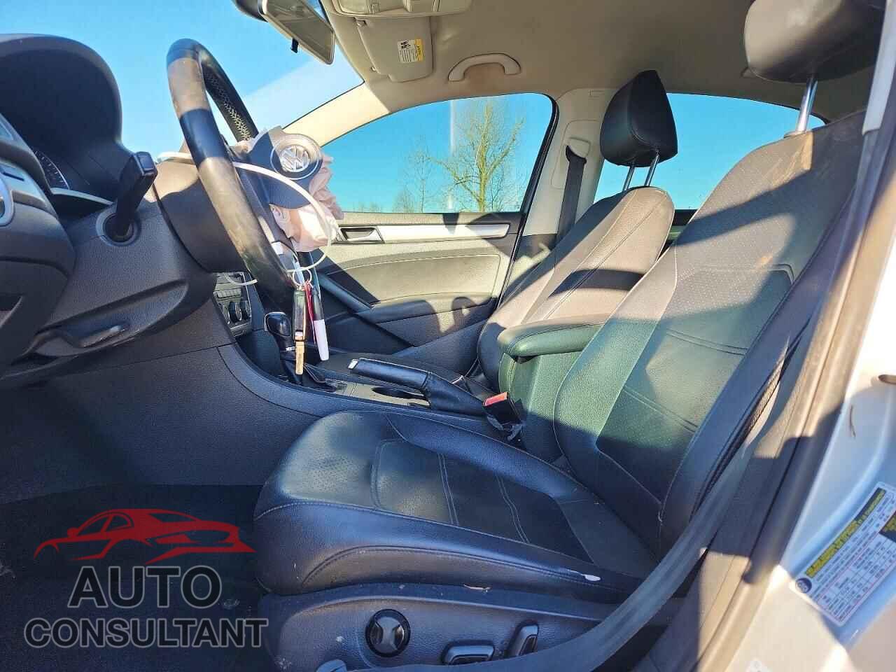 VOLKSWAGEN PASSAT 2014 - 1VWAP7A34EC002323