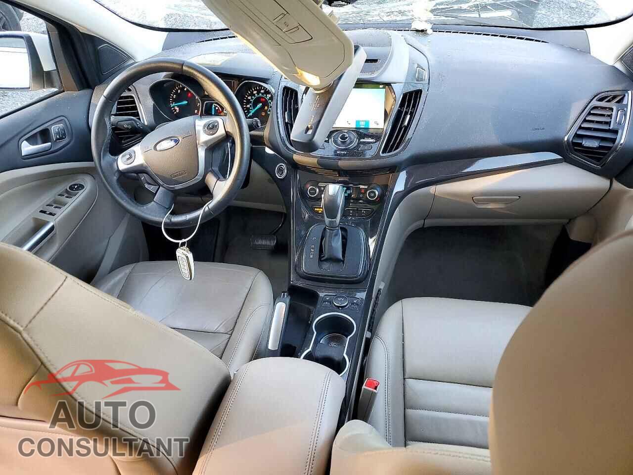 FORD ESCAPE 2016 - 1FMCU9J98GUA85252