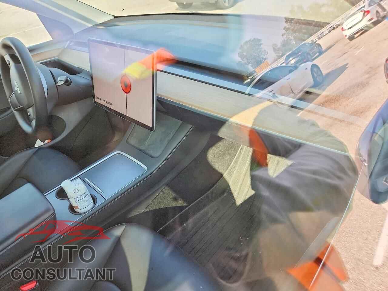 TESLA MODEL Y 2024 - 7SAYGAEE3RF002092