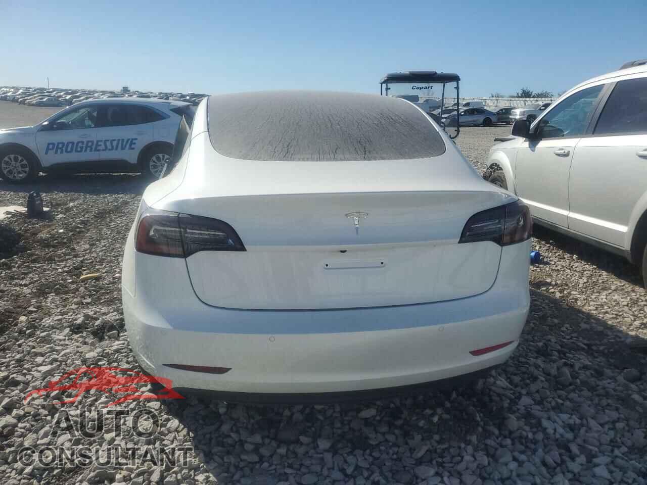 TESLA MODEL 3 2022 - 5YJ3E1EA8NF373737