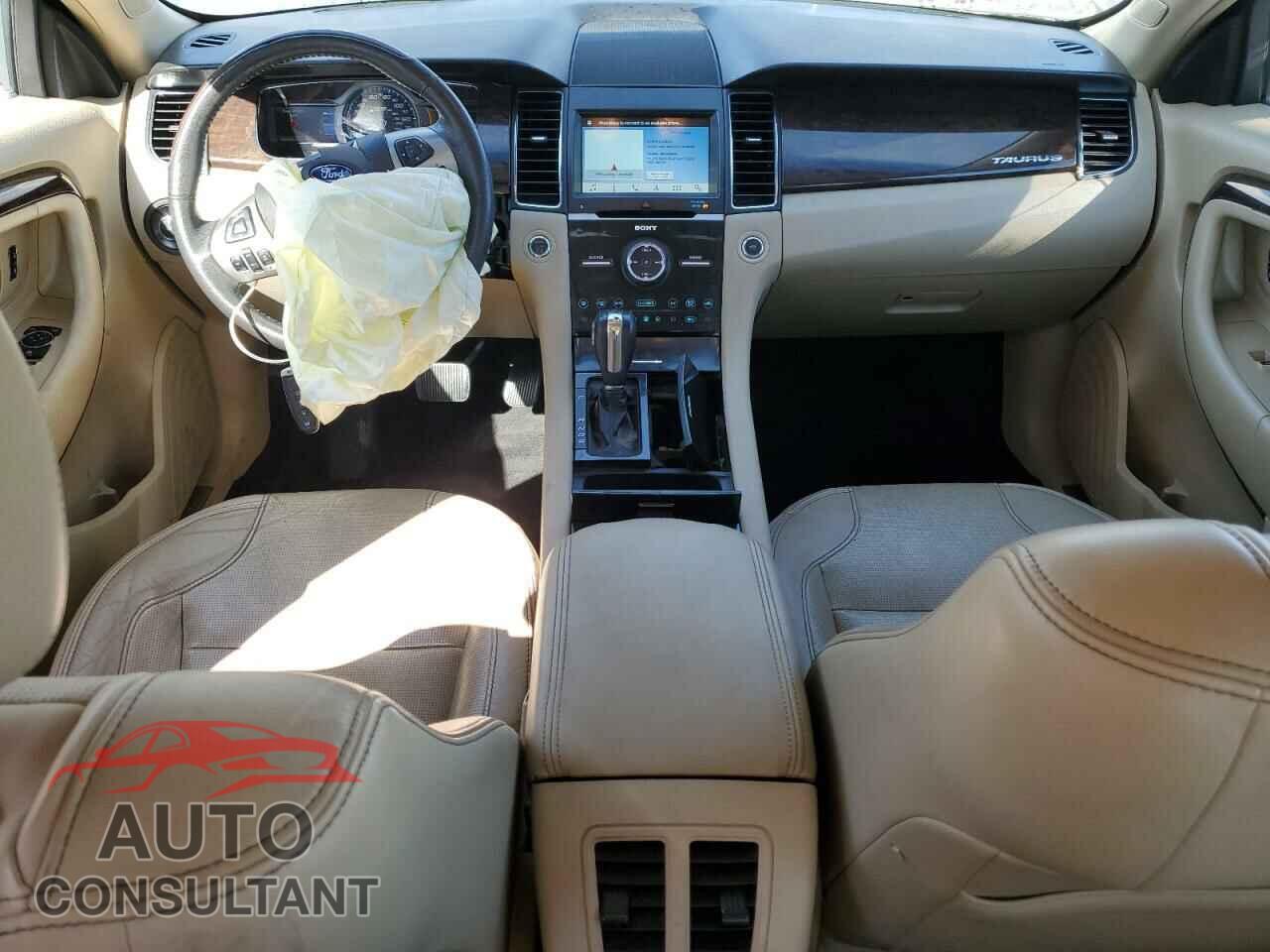 FORD TAURUS 2018 - 1FAHP2F82JG110313