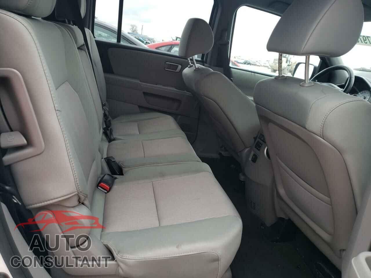 HONDA PILOT 2015 - 5FNYF4H45FB045607