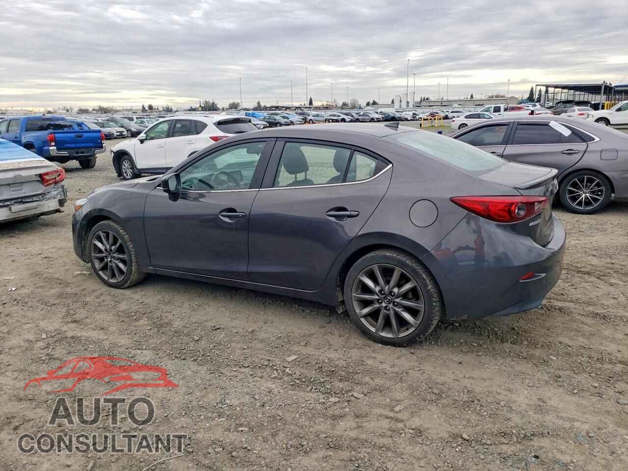 MAZDA 3 2018 - 3MZBN1V32JM176904