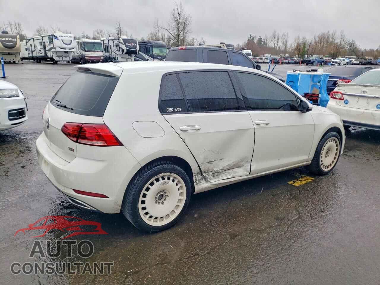 VOLKSWAGEN GOLF 2018 - 3VWG17AU9JM255151