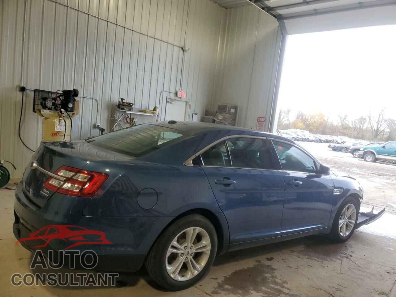 FORD TAURUS 2018 - 1FAHP2E88JG114111