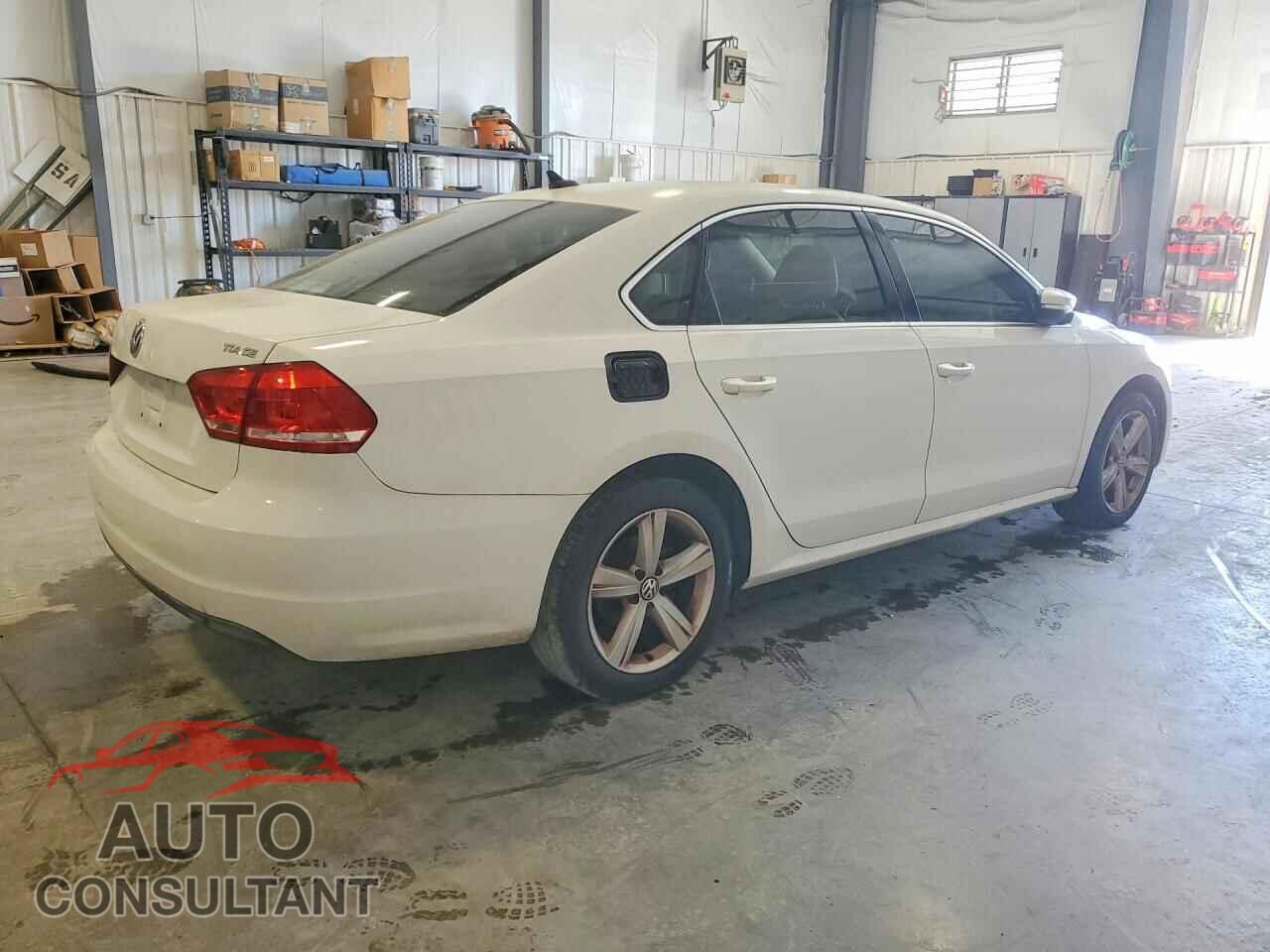 VOLKSWAGEN PASSAT 2013 - 1VWBN7A32DC124591