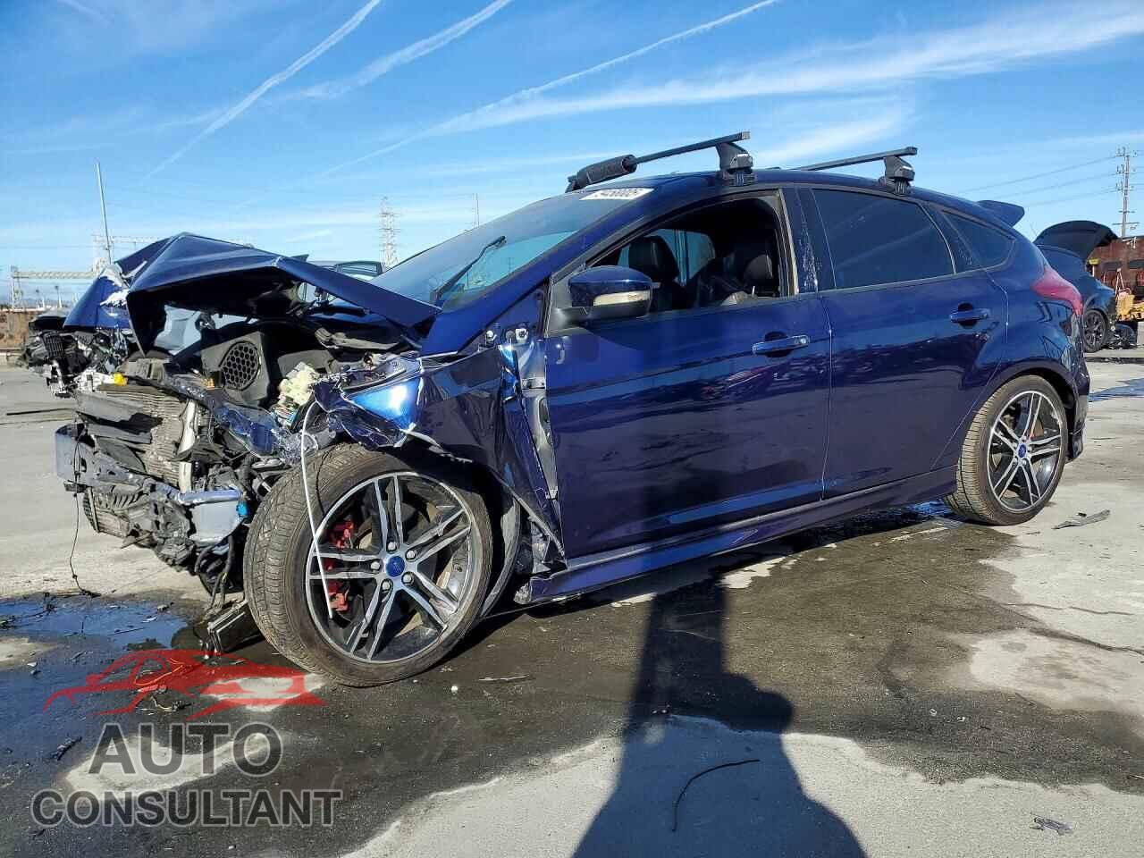 FORD FOCUS 2017 - 1FADP3L90HL237452