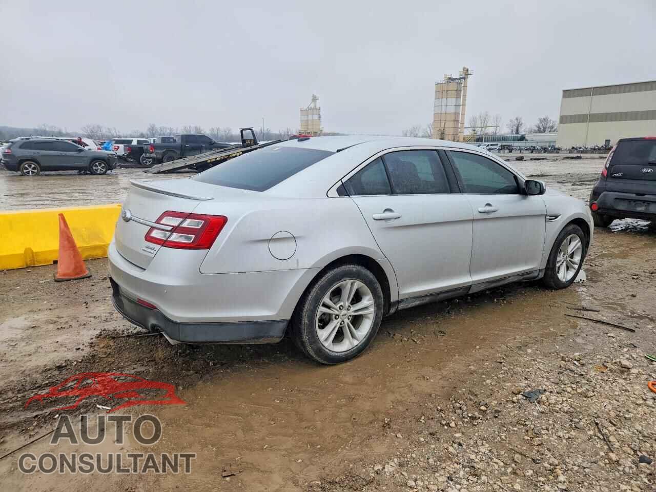 FORD TAURUS 2015 - 1FAHP2E85FG100531
