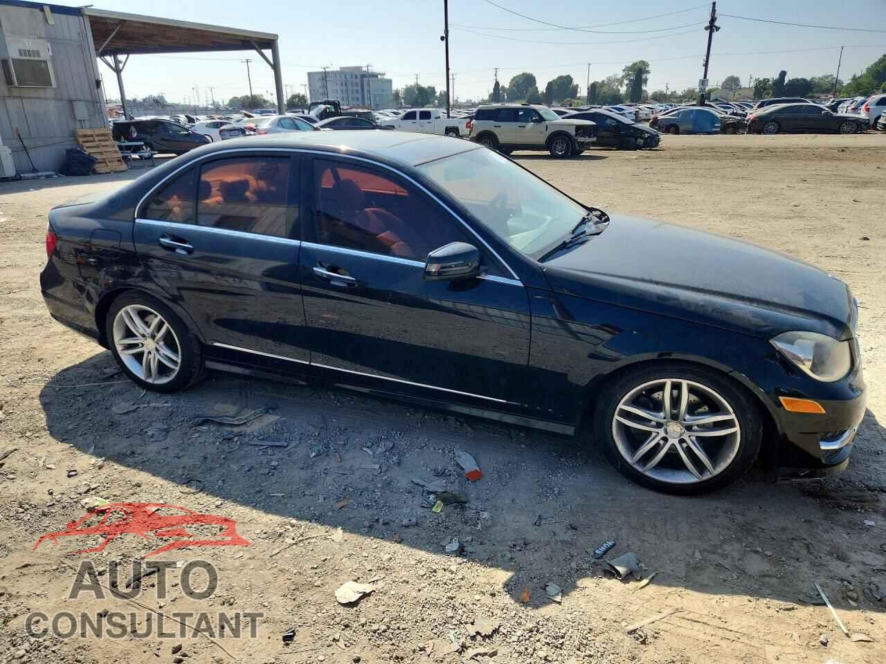 MERCEDES-BENZ C-CLASS 2013 - WDDGF4HB8DR286035