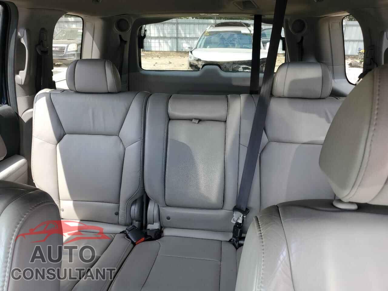HONDA PILOT 2011 - 5FNYF4H96BB058730