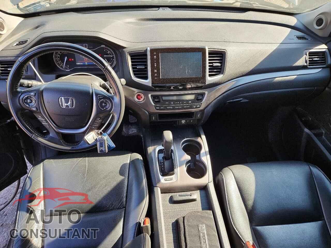 HONDA PILOT 2017 - 5FNYF6H72HB027204