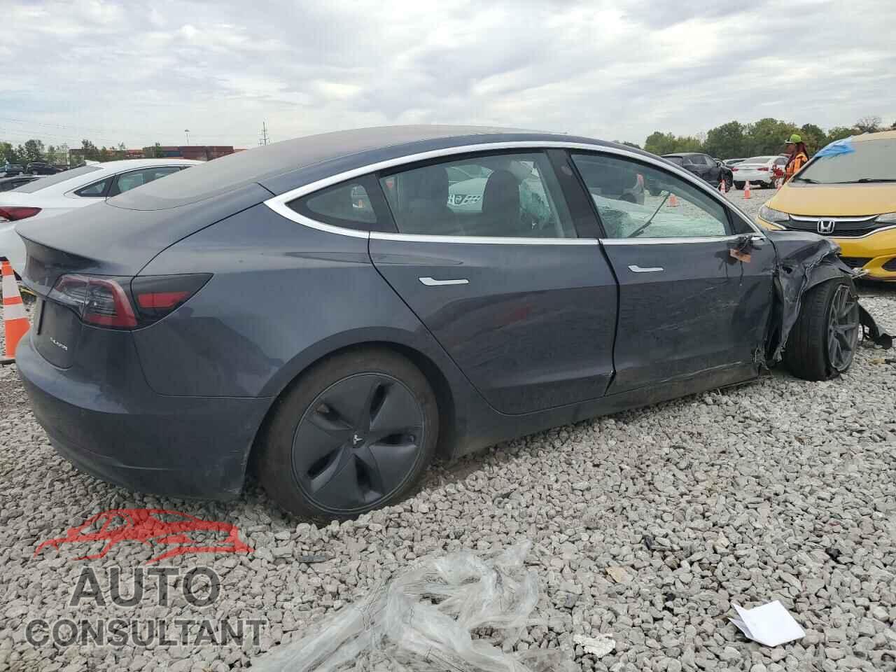 TESLA MODEL 3 2019 - 5YJ3E1EB5KF205736