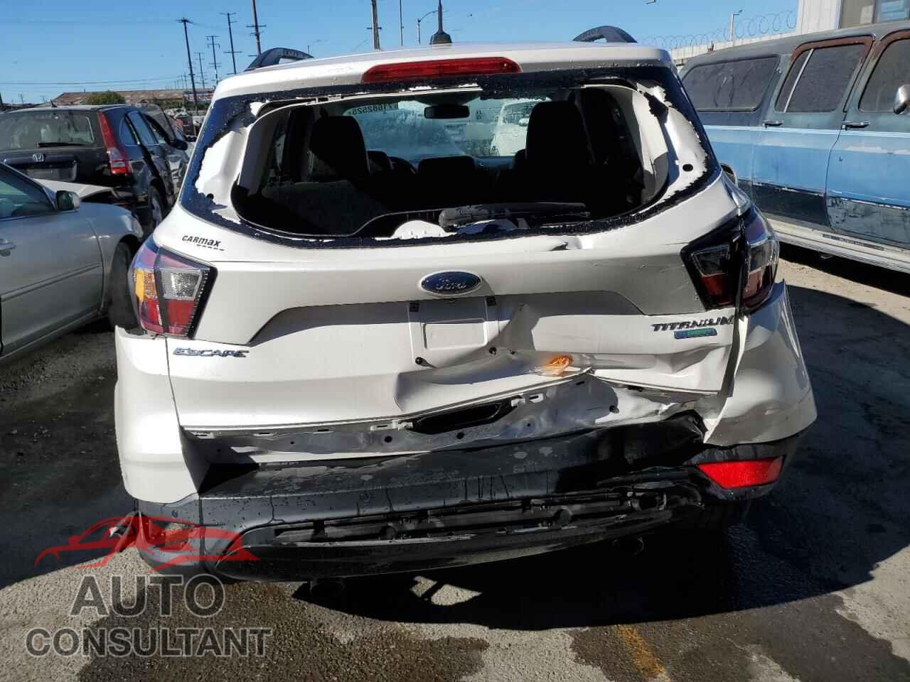 FORD ESCAPE 2017 - 1FMCU0J90HUC26408