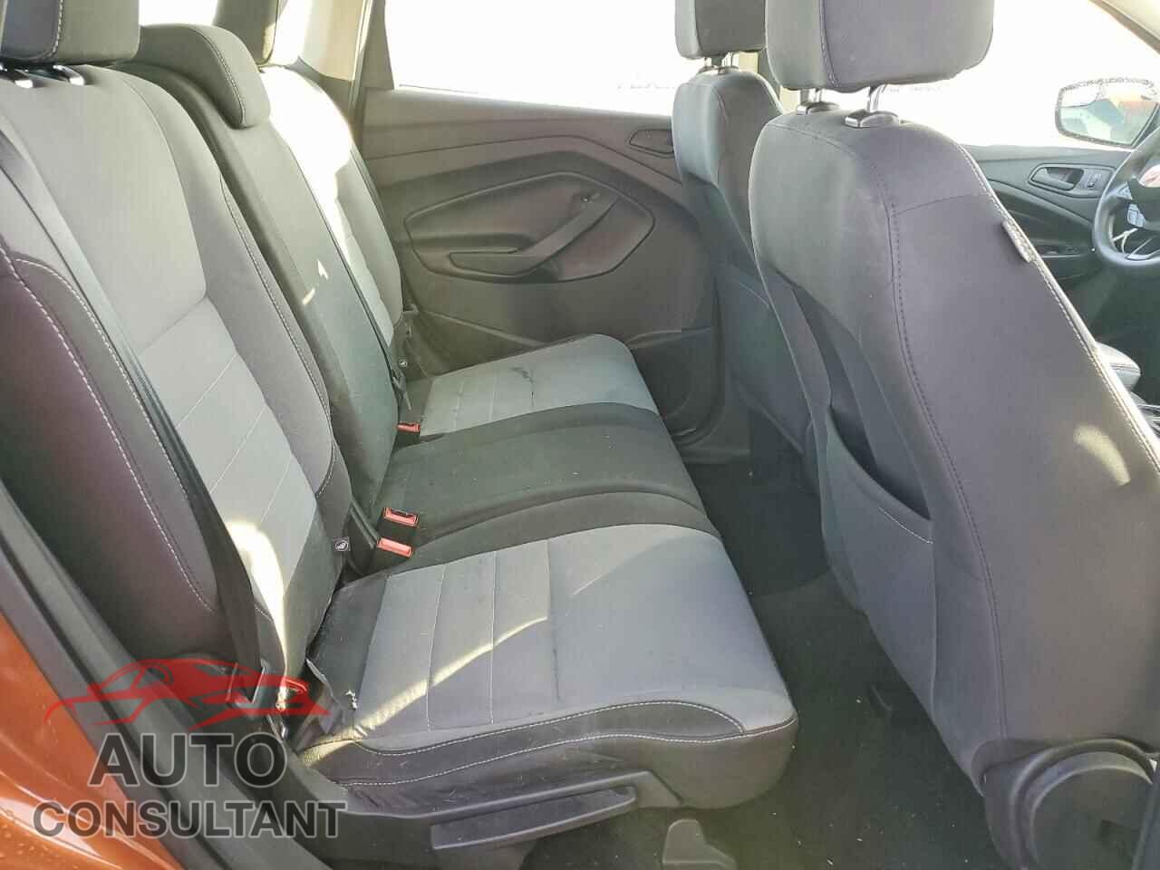 FORD ESCAPE 2017 - 1FMCU0F7XHUD37135