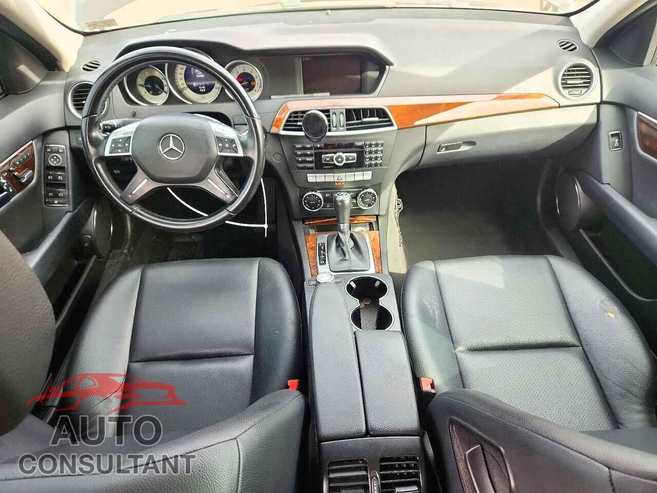 MERCEDES-BENZ C-CLASS 2013 - WDDGF8AB8DA820828