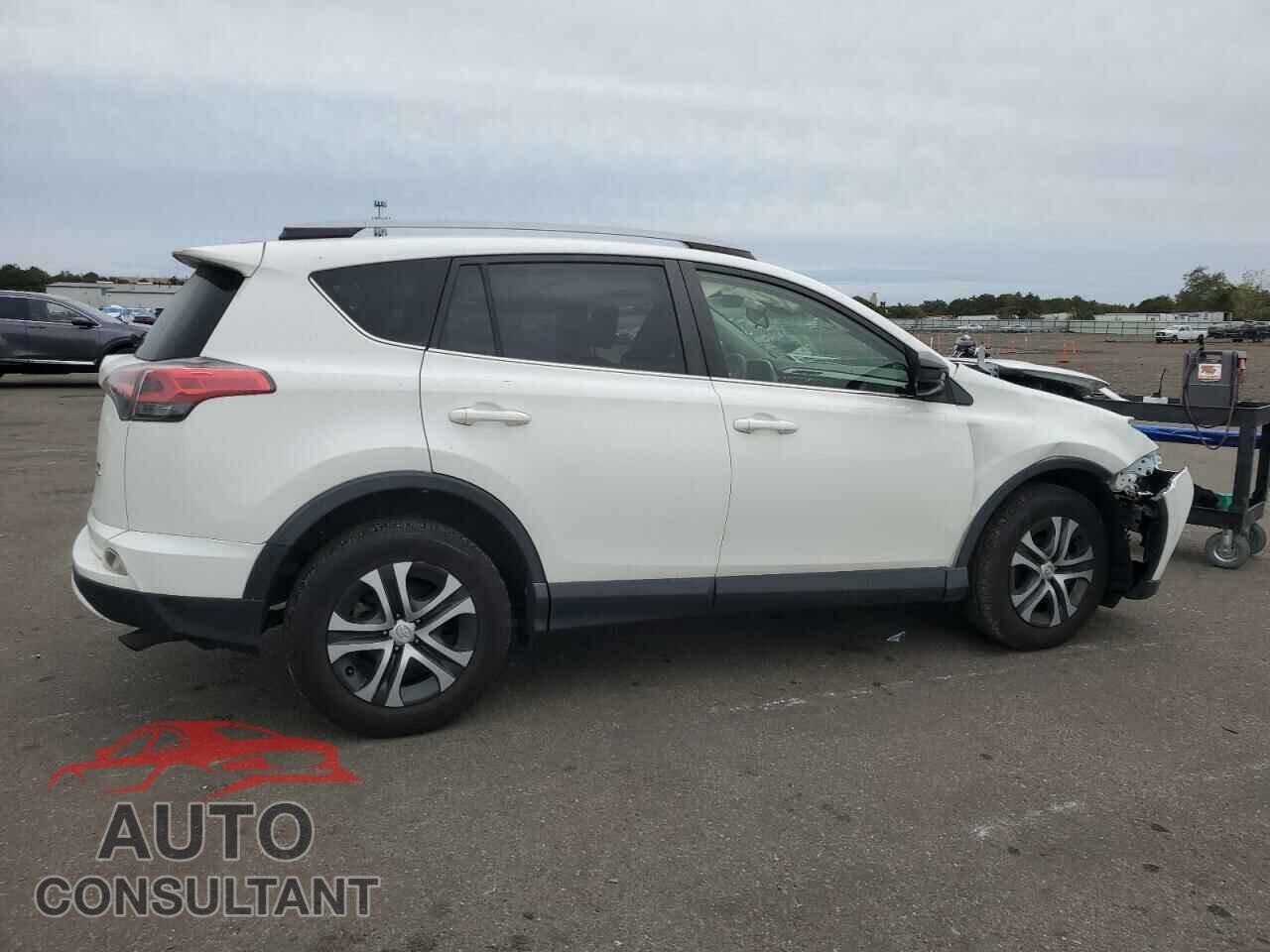 TOYOTA RAV4 2017 - JTMBFREV6HJ706685