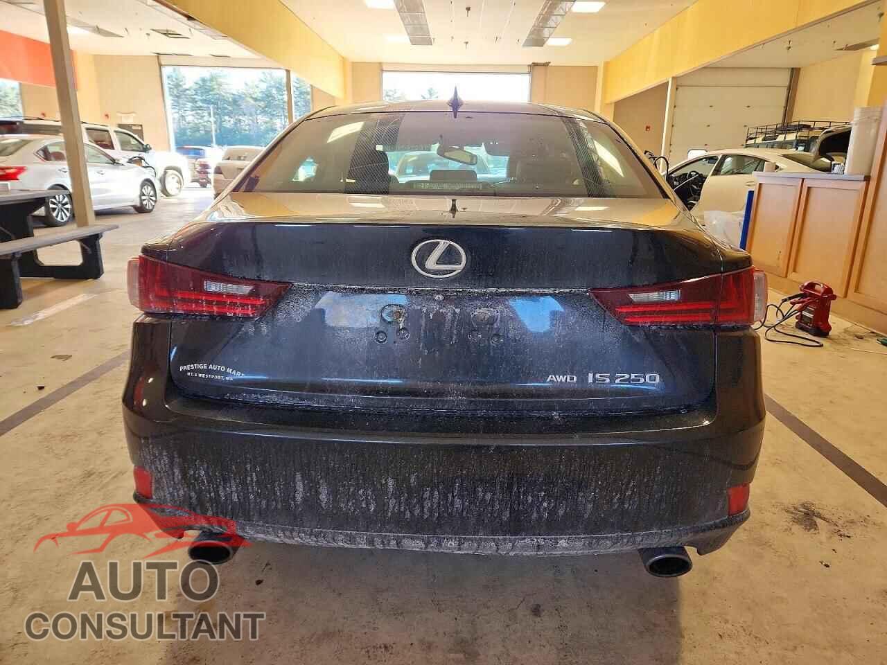 LEXUS IS 2015 - JTHCF1D23F5025613