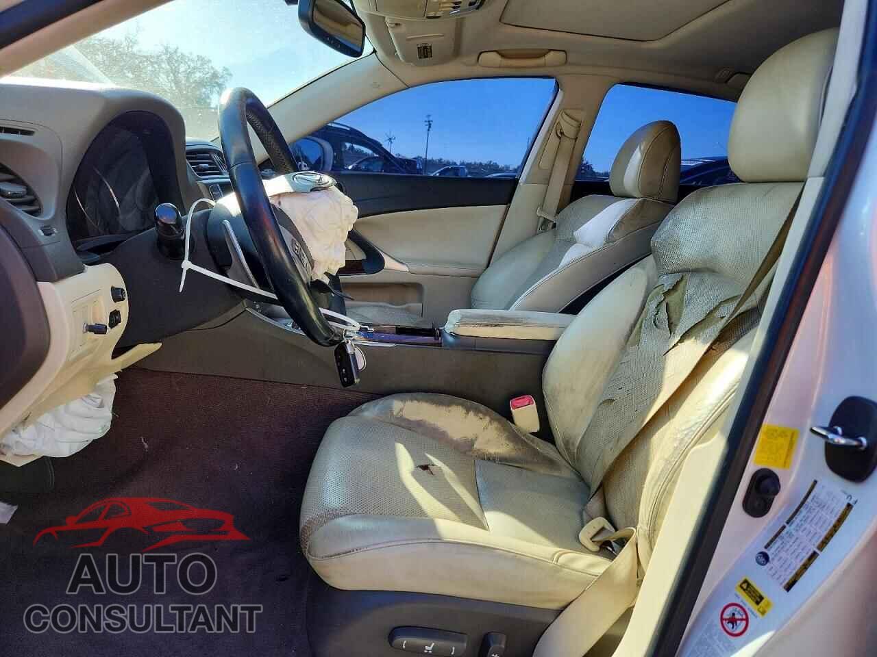 LEXUS IS 2011 - JTHCF5C20B5048978