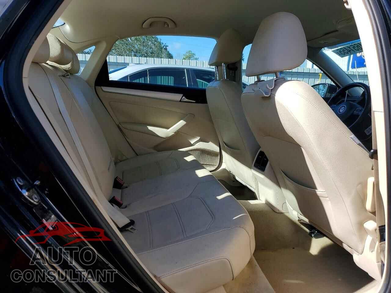 VOLKSWAGEN PASSAT 2013 - 1VWBP7A30DC044331