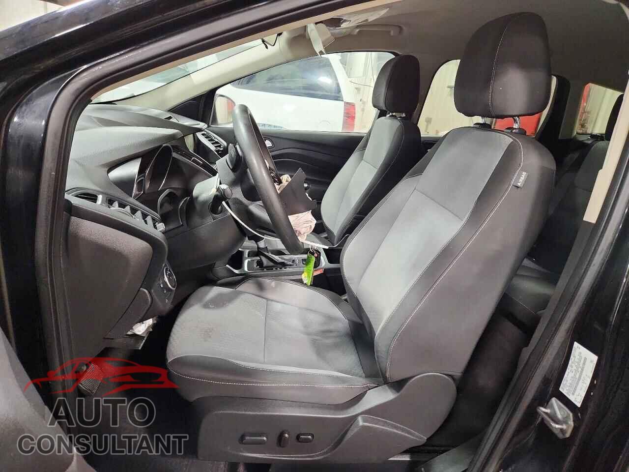 FORD ESCAPE 2017 - 1FMCU9GD5HUD52182