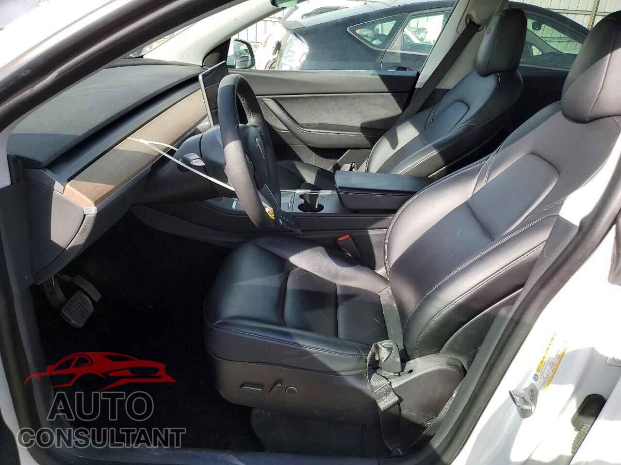 TESLA MODEL Y 2021 - 5YJYGAEE8MF155279