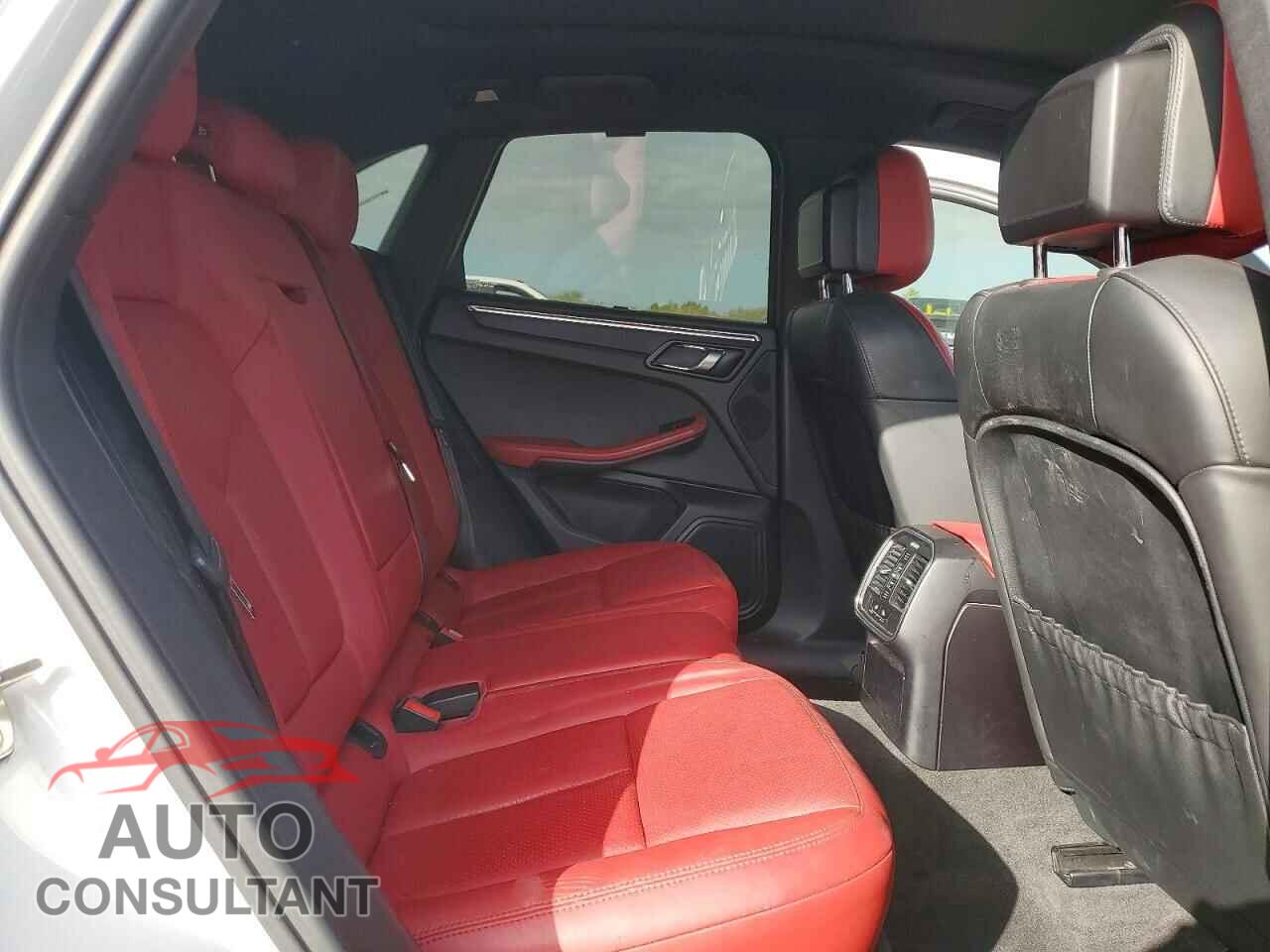 PORSCHE MACAN 2017 - WP1AG2A53HLB50084