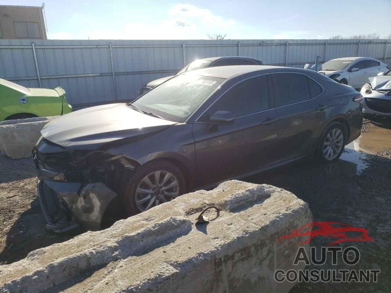TOYOTA CAMRY 2018 - 4T1B11HK6JU060212