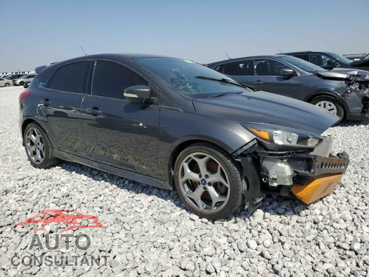 FORD FOCUS 2017 - 1FADP3L95HL257907