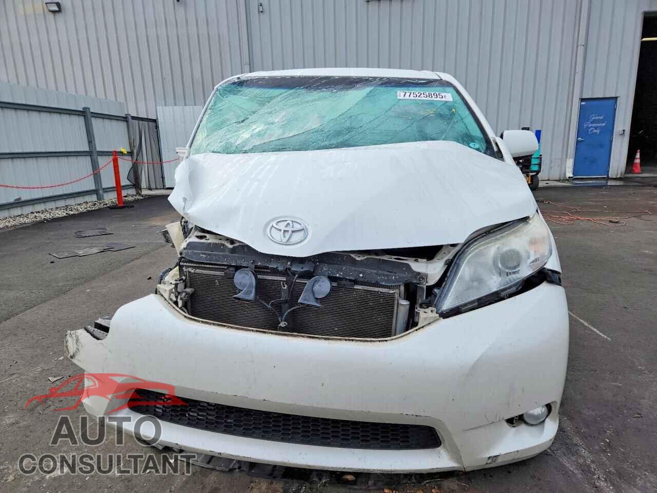 TOYOTA SIENNA 2015 - 5TDYK3DC1FS537792