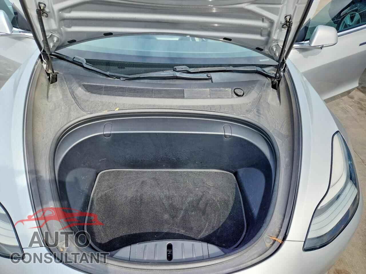 TESLA MODEL 3 2018 - 5YJ3E1EBXJF069375
