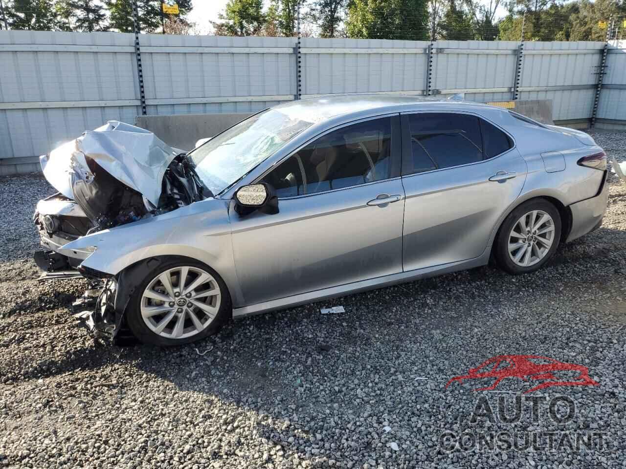 TOYOTA CAMRY 2022 - 4T1C11AK3NU628422