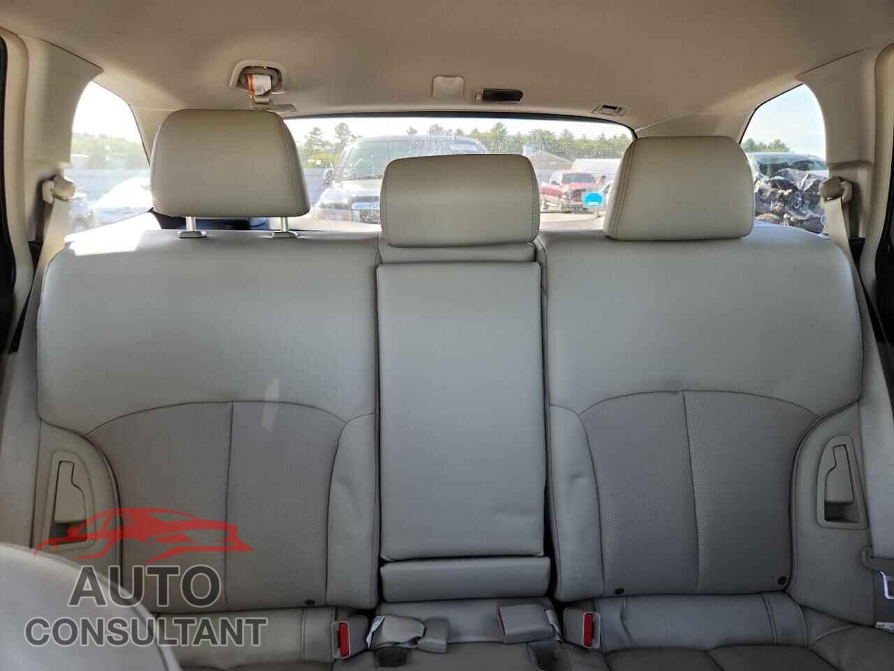 SUBARU OUTBACK 2014 - 4S4BRBLCXE3216357