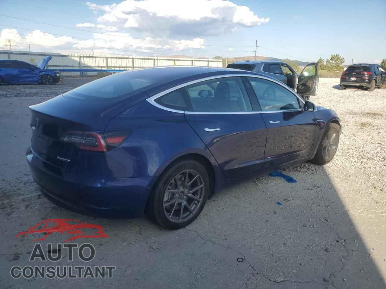 TESLA MODEL 3 2018 - 5YJ3E1EB0JF064752