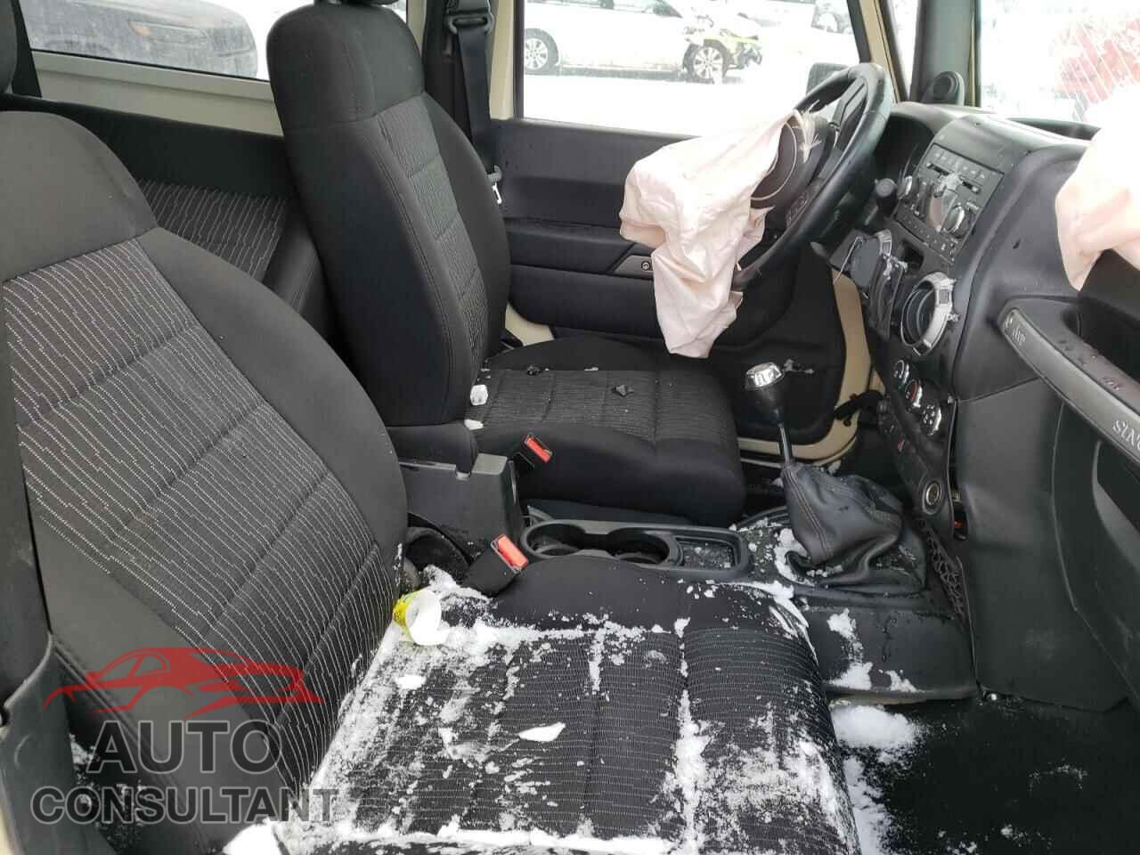 JEEP WRANGLER 2011 - 1J4AA2D18BL524573